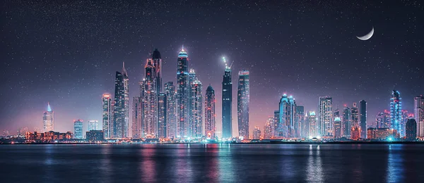 Dubai Marina mellett Hold fény — Stock Fotó