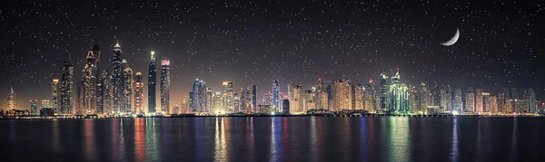Dubai Marina sob luz da lua — Fotografia de Stock