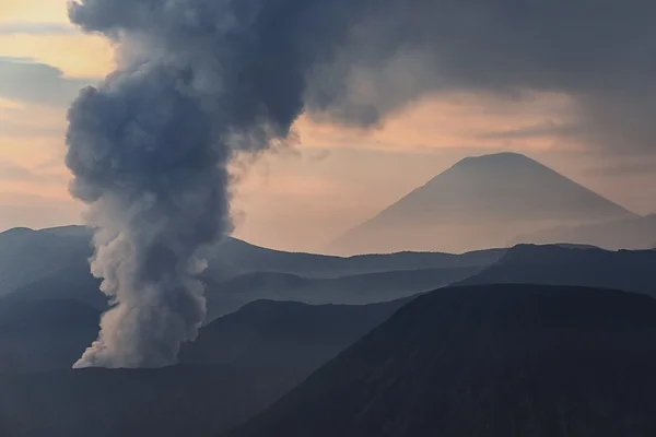 Atividade no Monte Bromo no início da manhã — Fotografia de Stock