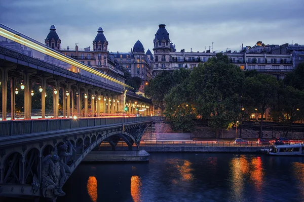 Bir Hakeim híd Párizsban — Stock Fotó