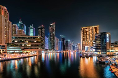 Dubai Marina, BAE 'de geceleyin