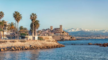 Antibes 'teki Fransız Rivierası kıyısı.