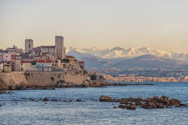 Antibes 'teki Fransız Rivierası kıyısı.