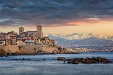 Antibes 'teki Fransız Rivierası kıyısı.