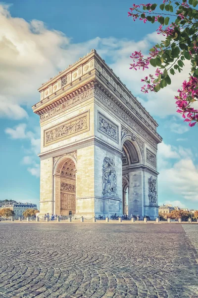 凱旋門パリの通りからの眺め — ストック写真