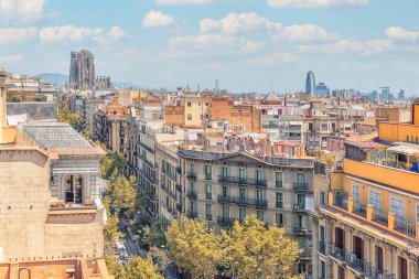 Barcelona City çatıları ünlü Sagrada Bazilikası Famlia ile