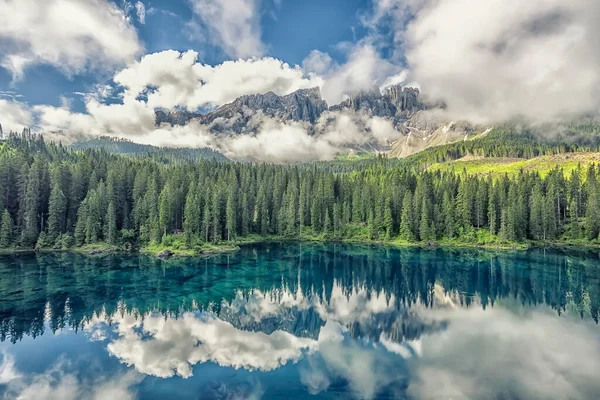 Carezza Lake Italských Dolomitách — Stock fotografie