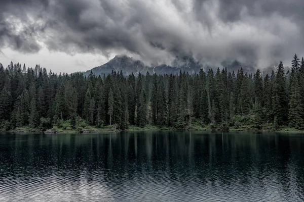 Carezza Lake Italských Dolomitách — Stock fotografie