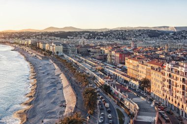 Gün batımında Nice şehri