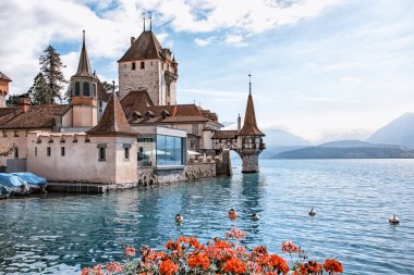 İsviçre 'deki Oberhofen Kalesi