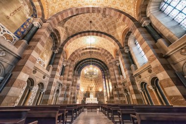 Marsilya Katedrali 'nin içinde.