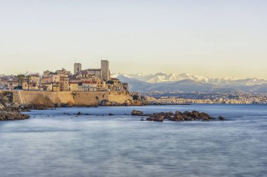 Antibes 'teki Fransız Rivierası kıyısı.