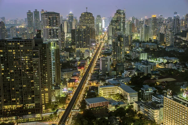 Bangkok Sukhumvit carretera crepúsculo —  Fotos de Stock