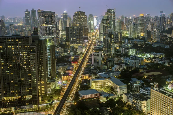 Bangkok Sukhumvit drum amurg — Fotografie, imagine de stoc