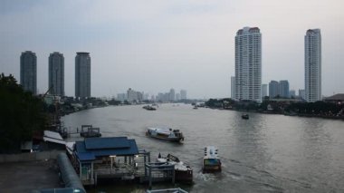 Chao Phraya Nehri'nin Bangkok Tayland gündüz Kasım 2014
