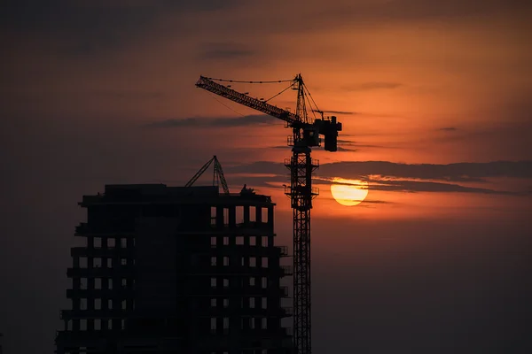 Günbatımı bina yapım aşamasında — Stok fotoğraf
