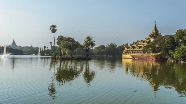 Lago Kandawgyi — Fotografia de Stock