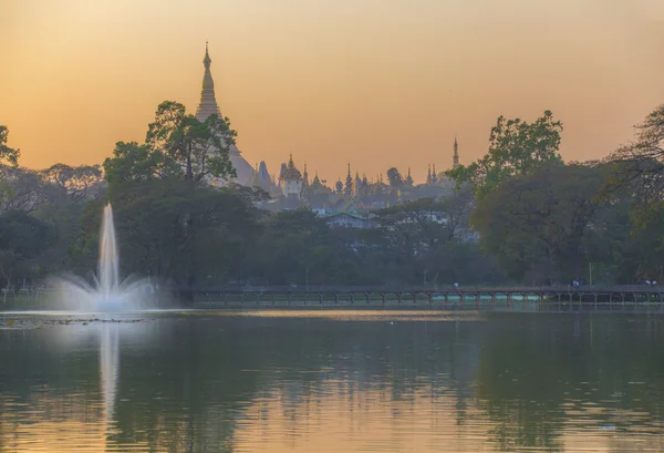 Lago Kandawgyi — Fotografia de Stock