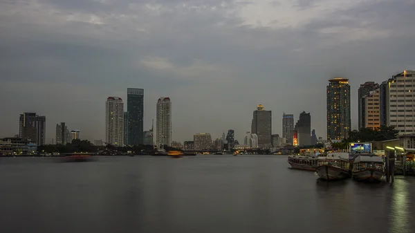 Chao phraya floden i bangkok — Stockfoto