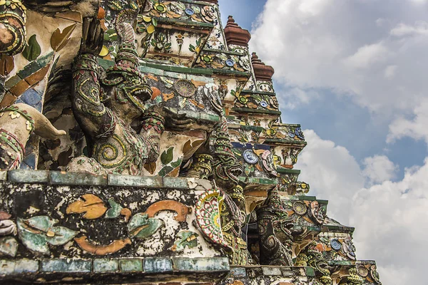 Arun Wat statue — Stock Photo, Image
