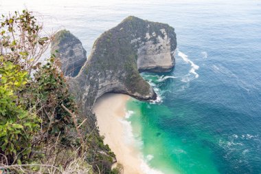Endonezya 'nın Nusa Penida adasındaki Kelingking plajı.