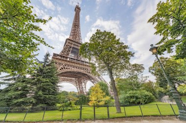 Paris 'teki Eyfel Kulesi