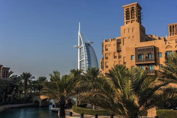 Burj Al Arab from the Madinat Jumeirah hotel — Stock Photo, Image