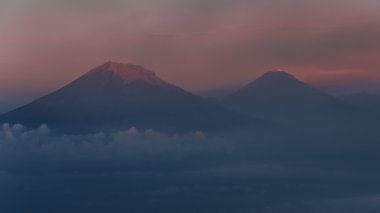 Sumbing ve Sindoro volkanlar