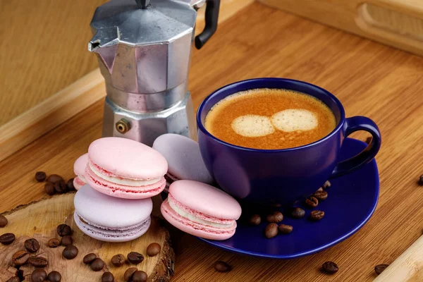 Tazza Caffè Macaron Chicchi Caffè Piatto Macchina Caffè Geyser Vassoio Immagine Stock