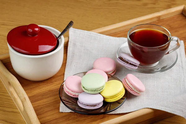 Multicolored Macaroons Cup Tea Wooden Tray Morning Tea Sweets — Stock Photo, Image