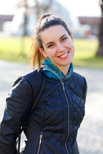 Beautiful young woman — Stock Photo, Image