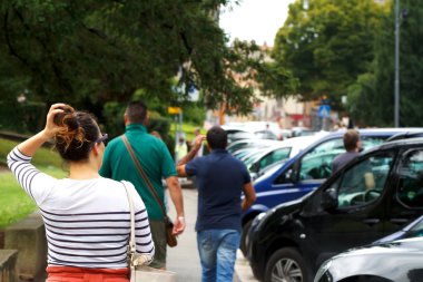 Şehir merkezinde yürüyüş