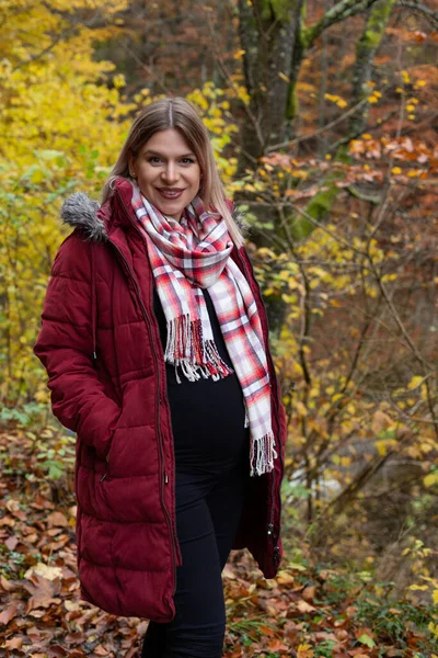 Portrait Cheerful Pregnant Woman Posing Outdoor November Colorful Nature Background — Stock Photo, Image