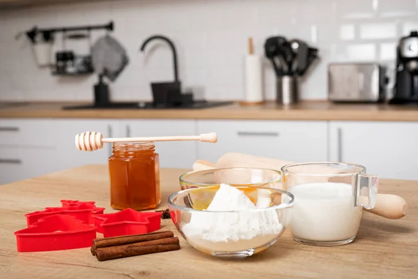 Hemlagade Pepparkaksingredienser Träbord Adventstradition Julrecept — Stockfoto