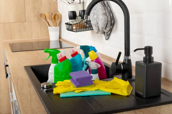 Produtos Limpeza Coloridos Cozinha — Fotografia de Stock