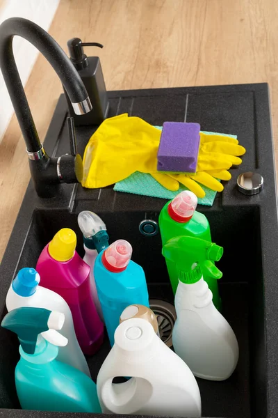 Produtos Limpeza Coloridos Cozinha — Fotografia de Stock