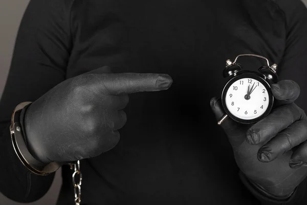 Close Picture Robbers Hands Black Gloves Wearing Handcuffs — Stock Photo, Image