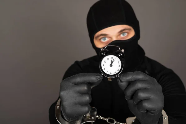 Picture Young Man Black Mask Outfit Suspect Robbery Wearing Handcuffs — Stock Photo, Image