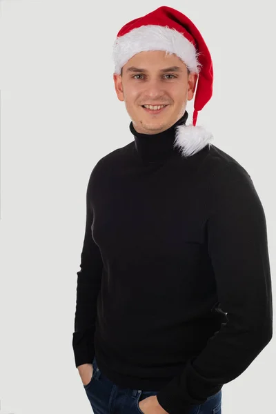 Bild Von Hübschen Jungen Kaukasischen Weihnachtsmann Posiert Auf Isoliertem Hintergrund — Stockfoto