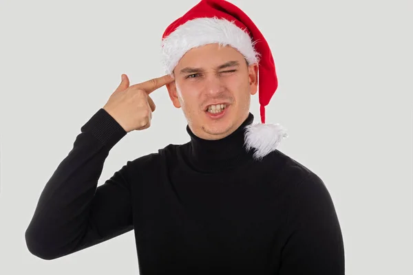 Retrato Belo Jovem Vestindo Chapéu Papai Noel Fundo Isolado Atirando — Fotografia de Stock