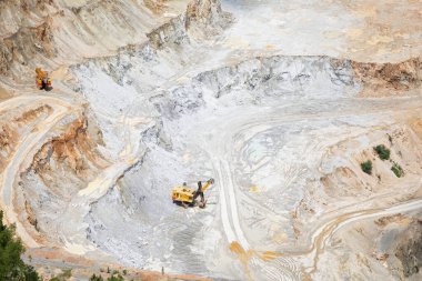 Bakır minnie çukuru resmi Romanya 'nın Rosia Vladieni kentinde