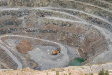 Bakır minnie çukuru resmi Romanya 'nın Rosia Vladieni kentinde