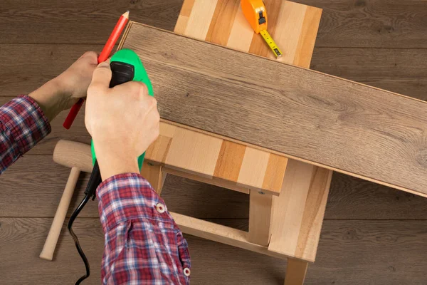 Artesano Instalando Pisos Laminados Apartamento Nuevo — Foto de Stock