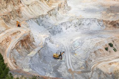Romanya 'nın Rosia Vladieni kentinde bakır madenciliği fotoğrafı 