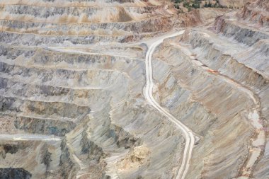 Romanya 'nın Rosia Vladieni kentinde bakır madenciliği fotoğrafı 