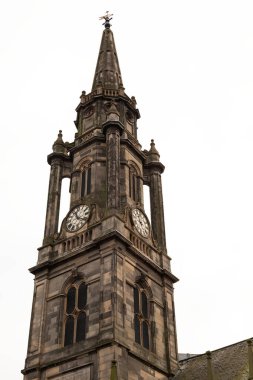 Eski bir İskoç kilisesinin resmi.