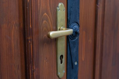 Ahşap kapı, paslanmaz kapı kolu ya da kolu 