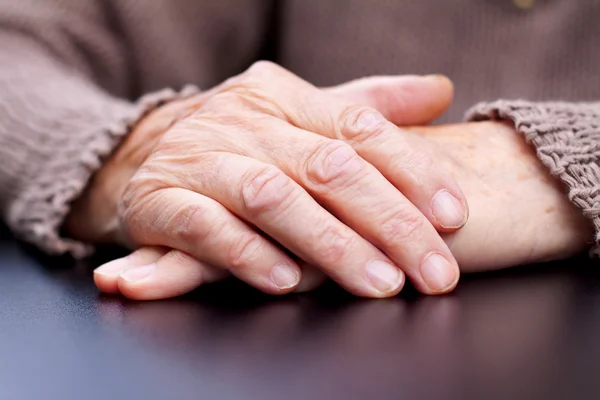 Wrinkled hands — Stock Photo, Image