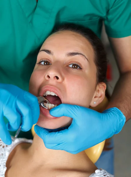 Dental extraction — Stock Photo, Image