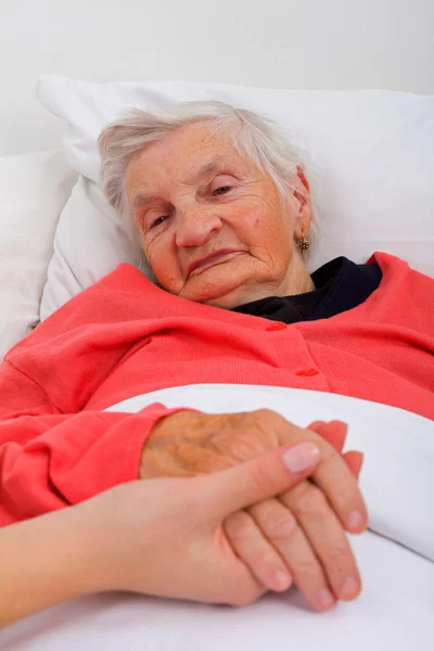 Cuidados de personas mayores — Foto de Stock